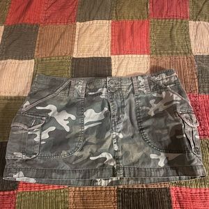 Cutest mini!! Very y2k and 90s